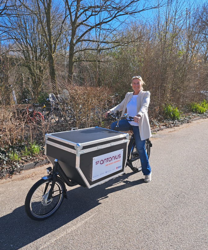 Elektrische bakfiets voor bloedafname St Antonius ziekenhuis in Woerden