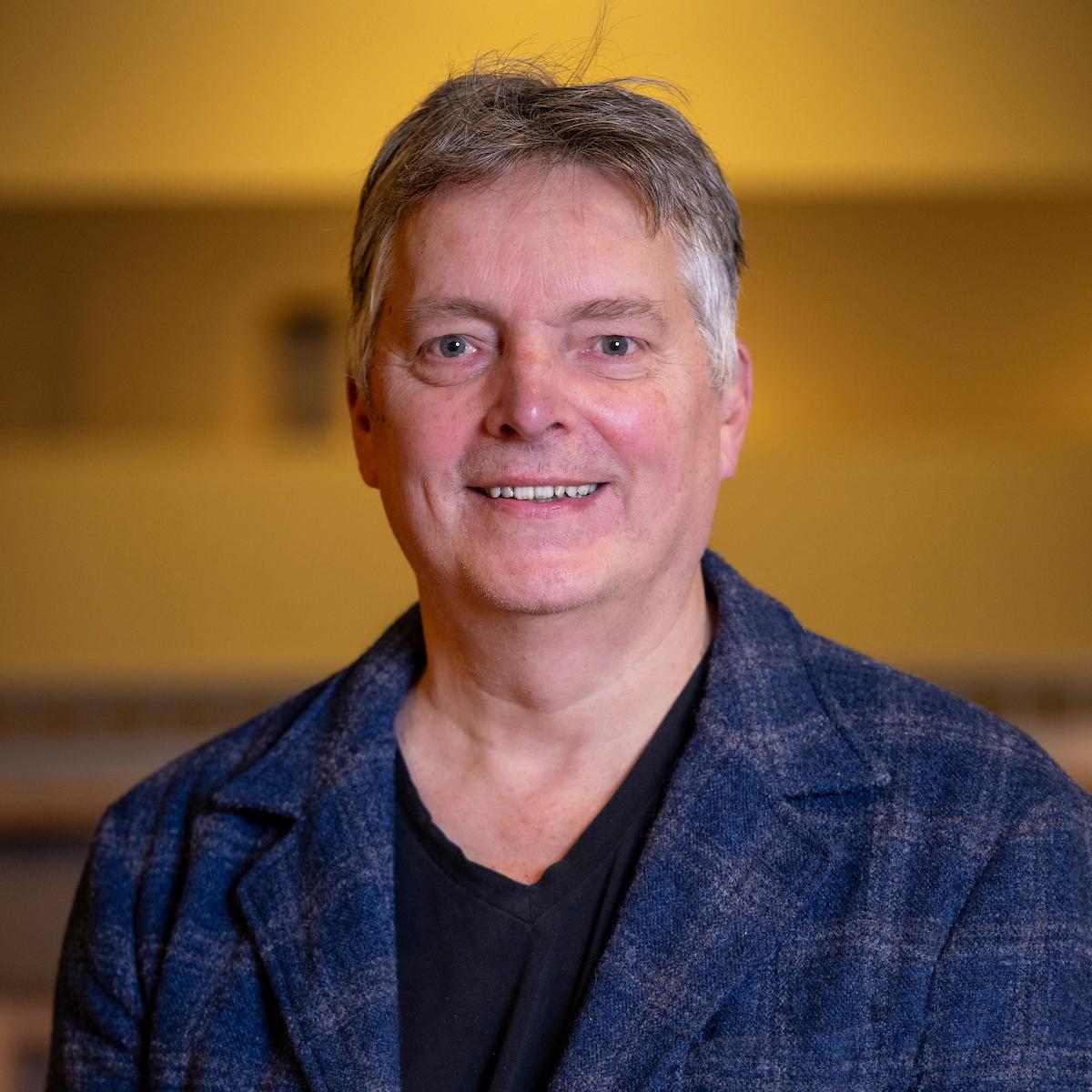 <b>drs. J.G.M. Hendriks</b>
<b>Voormalige hoofdfunctie:</b>
Voorzitter Raad van Bestuur Noordwest Ziekenhuisgroep
<b>Nevenfuncties:</b>
Voorzitter Raad van Toezicht Diakonessenhuis
Voorzitter bestuur Stil Utrecht, steunstichting voor ongedocumenteerden
Voorzitter bestuur Stichting Sporthal Lunetten
Branche-ambassadeur Ziekenhuizen NVTZ